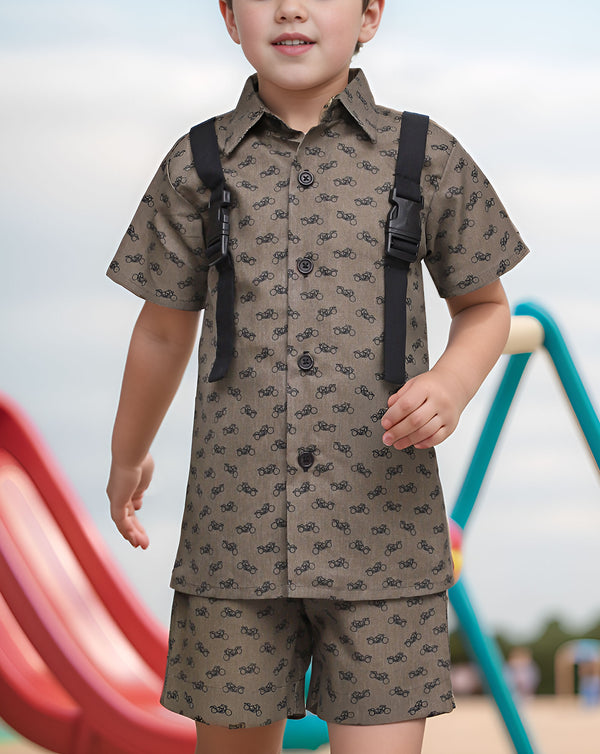 BOYS 2 PIECE CLOTHING SET (MINOR FAULT)